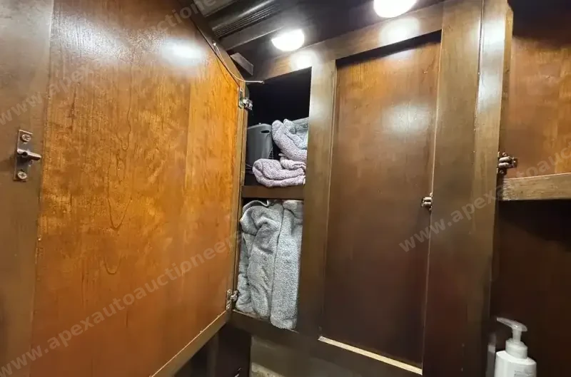 2016 Tiffin Phaeton 36GH photo 46