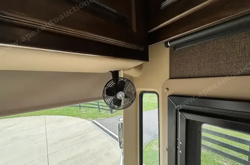 2016 Tiffin Phaeton 36GH photo 99