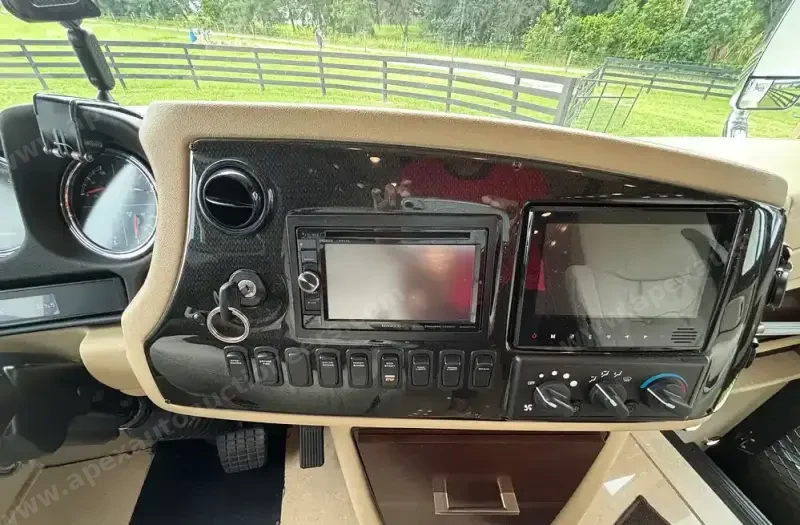2016 Tiffin Phaeton 36GH photo 107