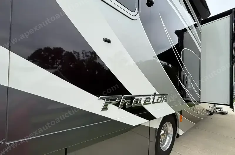 2016 Tiffin Phaeton 36GH photo 17