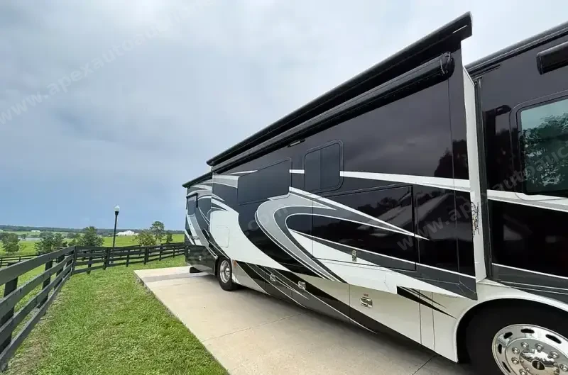 2016 Tiffin Phaeton 36GH photo 26
