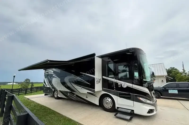 2016 Tiffin Phaeton 36GH photo 4