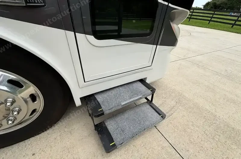 2016 Tiffin Phaeton 36GH photo 27