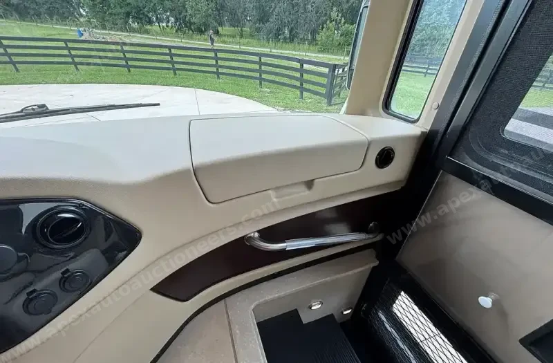 2016 Tiffin Phaeton 36GH photo 105