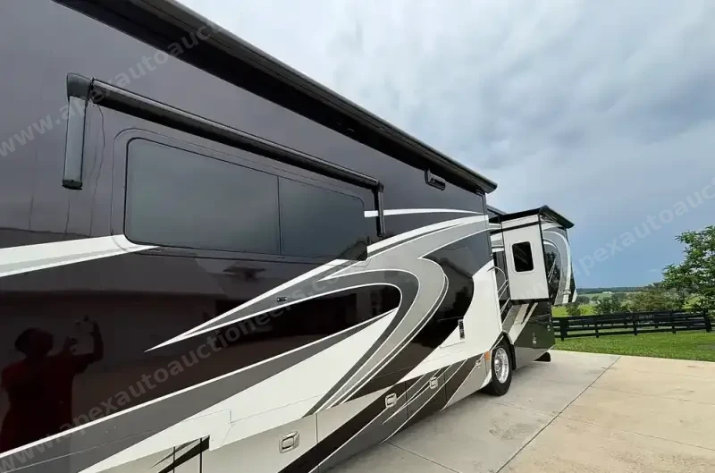 2016 Tiffin Phaeton 36GH photo 9