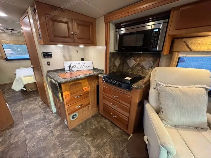 2013 Itasca Cambria 30 photo 6