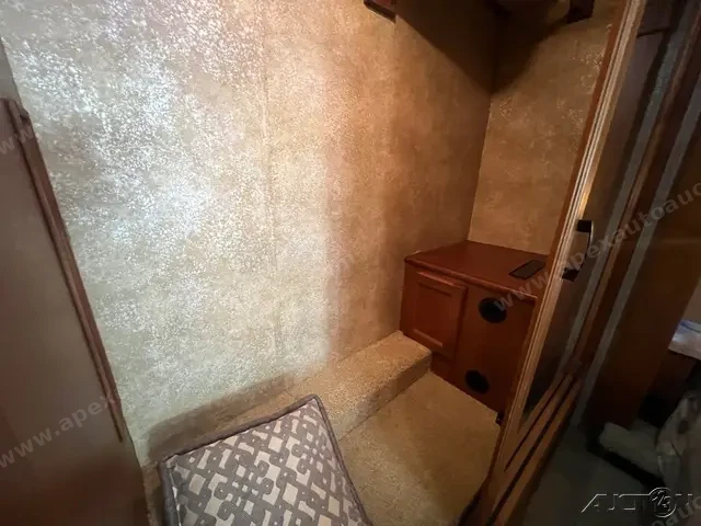2011 Tiffin Allegro Red 36QSA photo 33