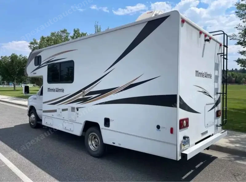 2017 Winnebago Minnie Winnie 22R photo 8