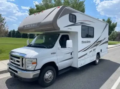 2017 Winnebago Minnie Winnie 22R