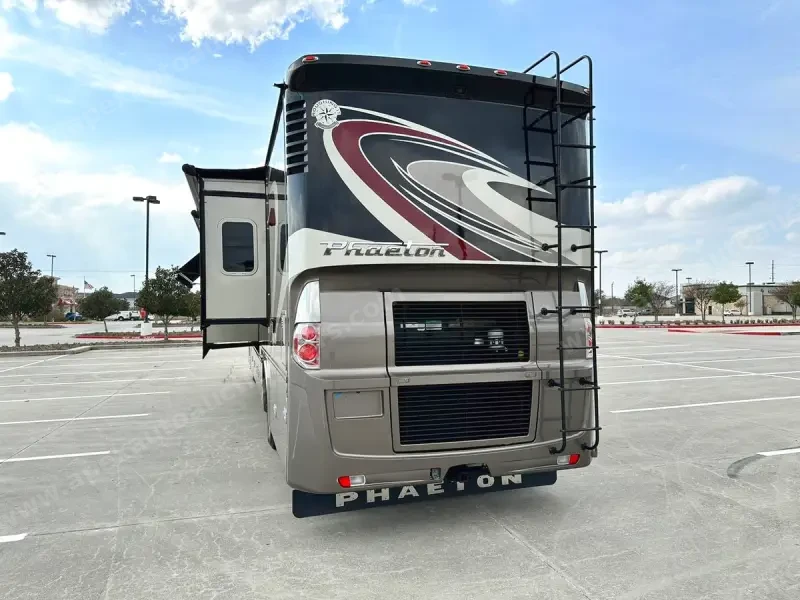 2015 Tiffin Phaeton 40QBH photo 38