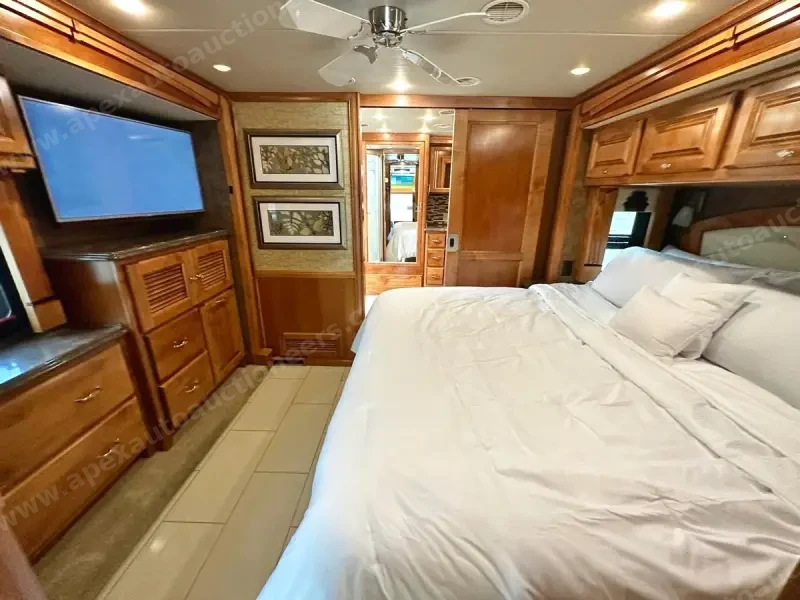 2015 Tiffin Phaeton 40QBH photo 4