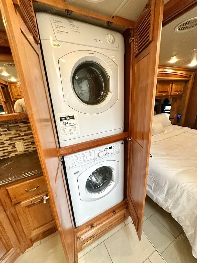 2015 Tiffin Phaeton 40QBH photo 7