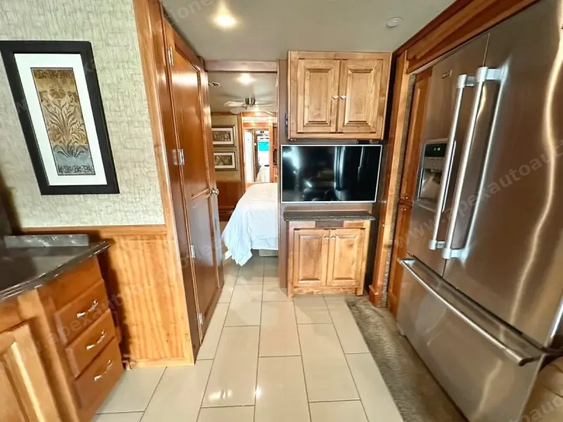 2015 Tiffin Phaeton 40QBH photo 3