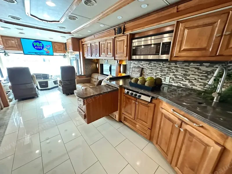 2015 Tiffin Phaeton 40QBH photo 17