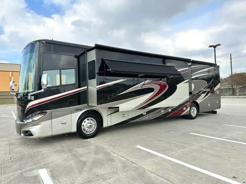 2015 Tiffin Phaeton 40QBH photo 42