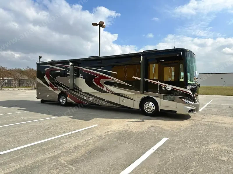 2015 Tiffin Phaeton 40QBH photo 26