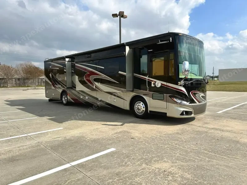2015 Tiffin Phaeton 40QBH photo 35