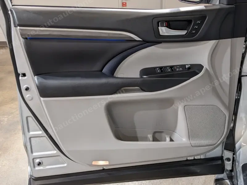 2018 Toyota Highlander Limited photo 17