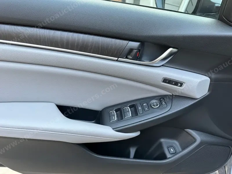 2018 Honda Accord EX-L photo 11